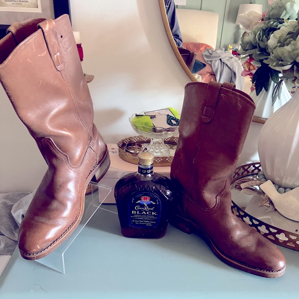 Very nice boots 10 1/2 Biltrite brown in color